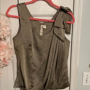 Adiva Olive Sleeveless Blouse with Bow Accent